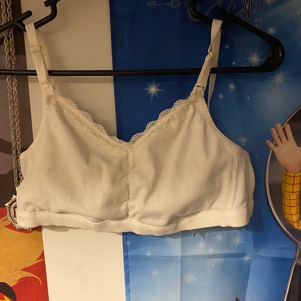 2 nursing bras and breast pads